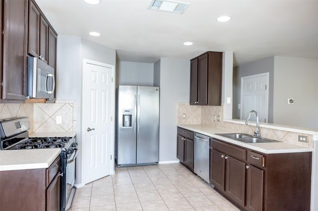 3931 Bonnie LN, Round Rock, TX 78665