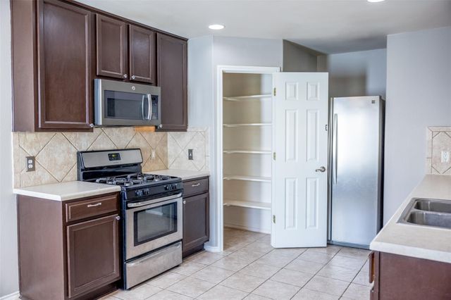 3931 Bonnie LN, Round Rock, TX 78665