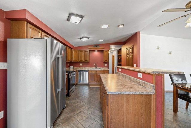 6649 COUNTY ROAD R, Oshkosh, WI 54902