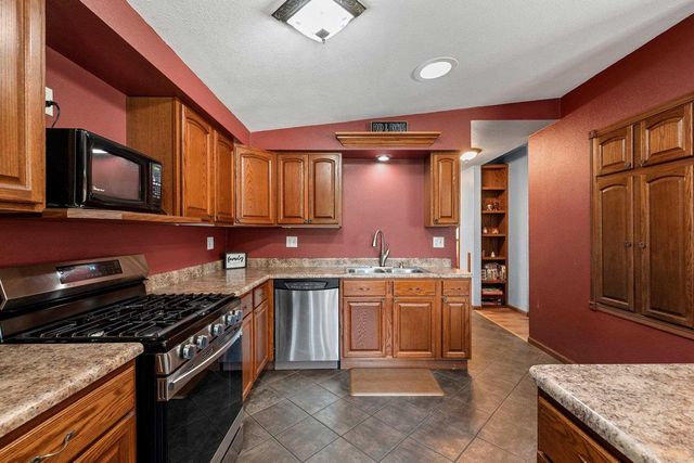 6649 COUNTY ROAD R, Oshkosh, WI 54902
