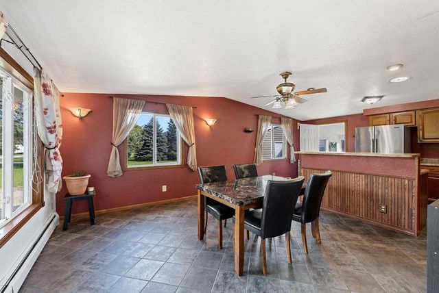 6649 COUNTY ROAD R, Oshkosh, WI 54902