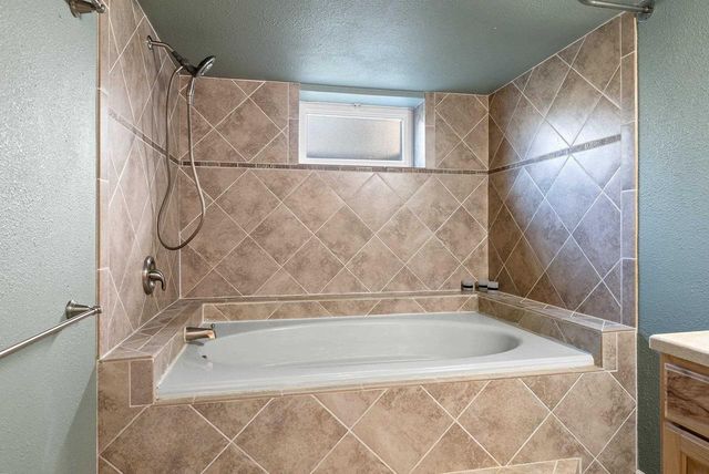 6649 COUNTY ROAD R, Oshkosh, WI 54902