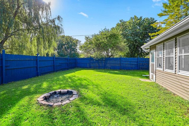 6649 COUNTY ROAD R, Oshkosh, WI 54902