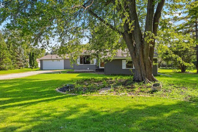 6649 COUNTY ROAD R, Oshkosh, WI 54902