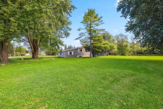 6649 COUNTY ROAD R, Oshkosh, WI 54902