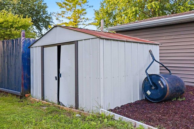 6649 COUNTY ROAD R, Oshkosh, WI 54902