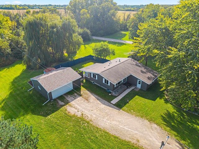 6649 COUNTY ROAD R, Oshkosh, WI 54902