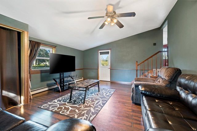 6649 COUNTY ROAD R, Oshkosh, WI 54902