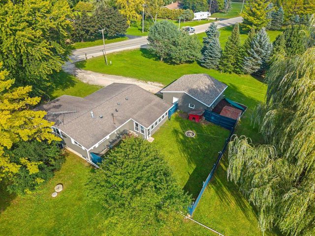 6649 COUNTY ROAD R, Oshkosh, WI 54902