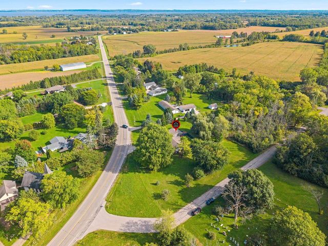 6649 COUNTY ROAD R, Oshkosh, WI 54902