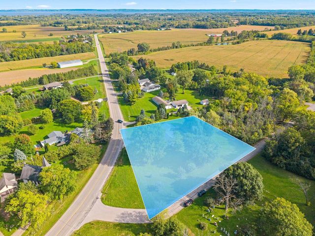 6649 COUNTY ROAD R, Oshkosh, WI 54902