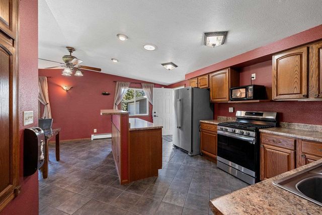6649 COUNTY ROAD R, Oshkosh, WI 54902