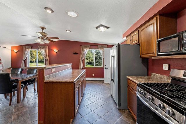 6649 COUNTY ROAD R, Oshkosh, WI 54902