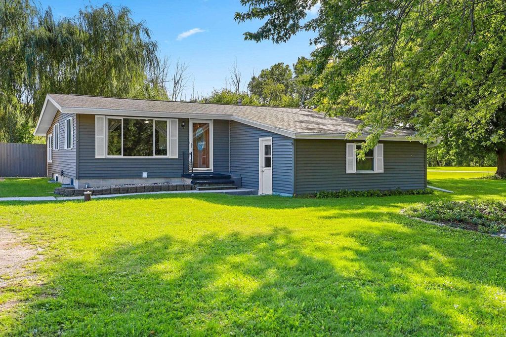 6649 COUNTY ROAD R, Oshkosh, WI 54902