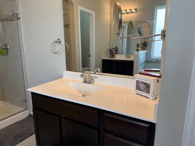 210 Woodside Court, Clute, TX 77531