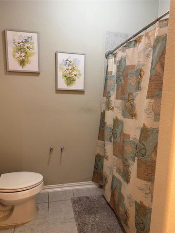 210 Woodside Court, Clute, TX 77531