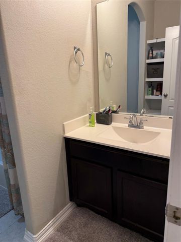 210 Woodside Court, Clute, TX 77531