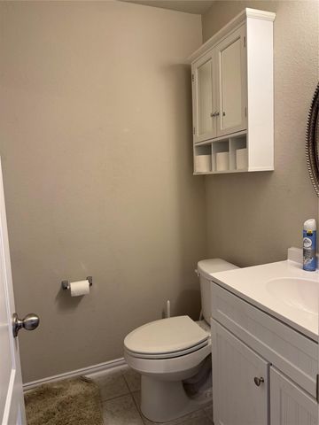 210 Woodside Court, Clute, TX 77531