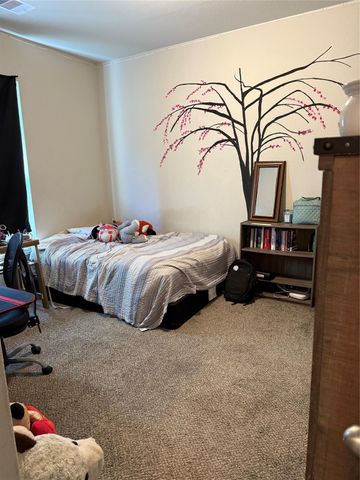 210 Woodside Court, Clute, TX 77531