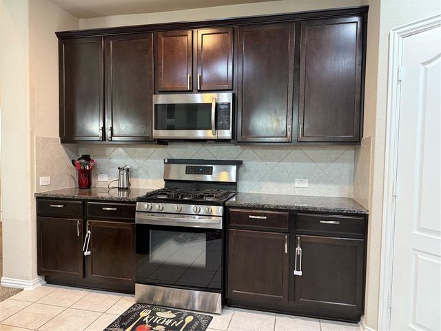 210 Woodside Court, Clute, TX 77531