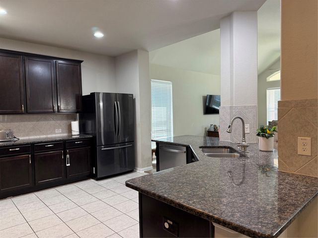 210 Woodside Court, Clute, TX 77531