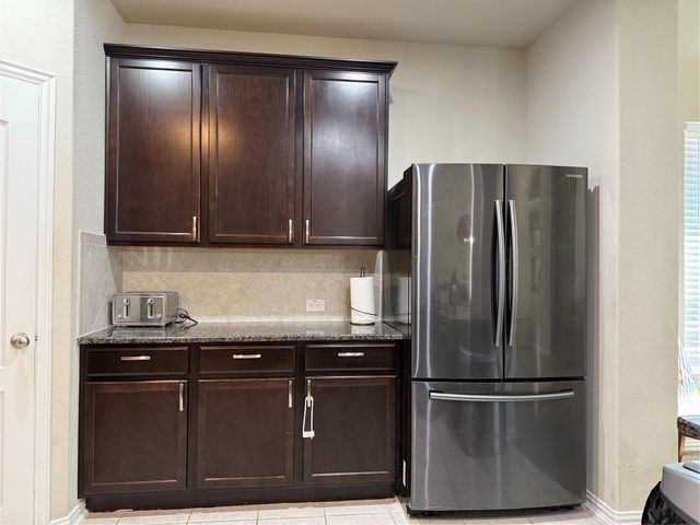 210 Woodside Court, Clute, TX 77531