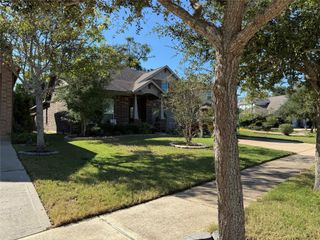 210 Woodside Court, Clute, TX 77531