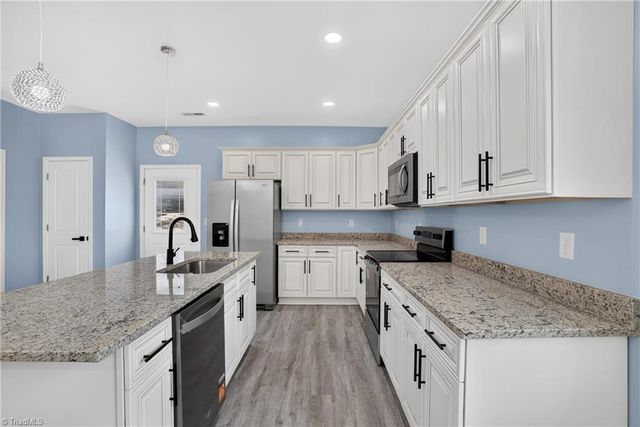 2822 Uwharrie Road, Archdale, NC 27263