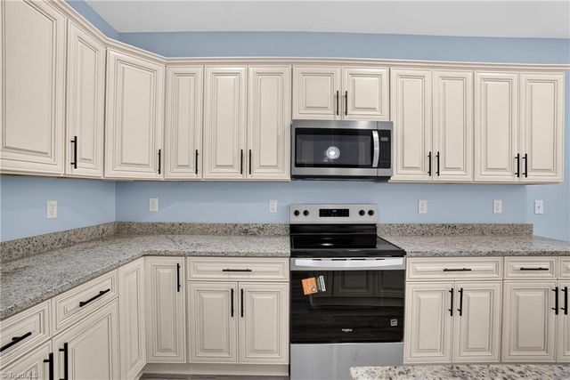 2822 Uwharrie Road, Archdale, NC 27263