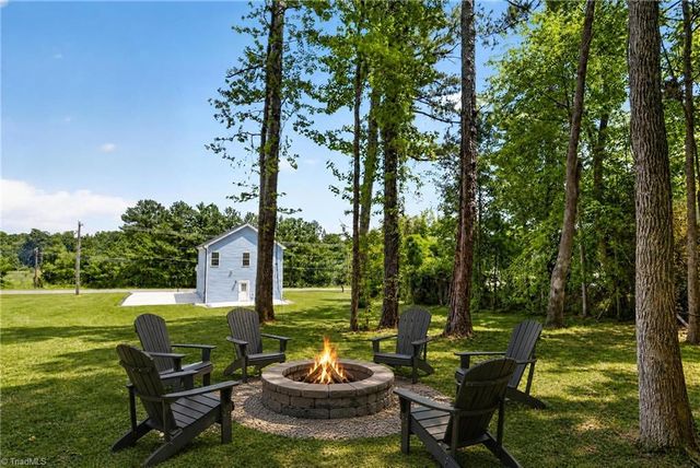 2822 Uwharrie Road, Archdale, NC 27263