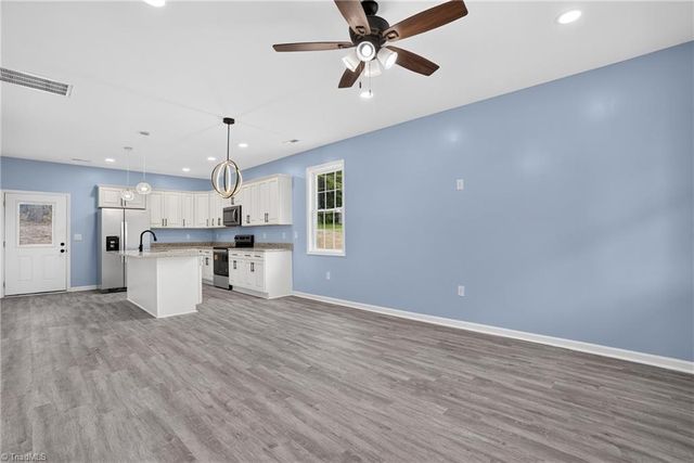 2822 Uwharrie Road, Archdale, NC 27263