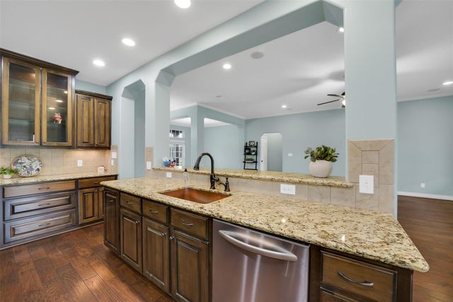 19407 Pine Tree Lane, Waller, TX 77484