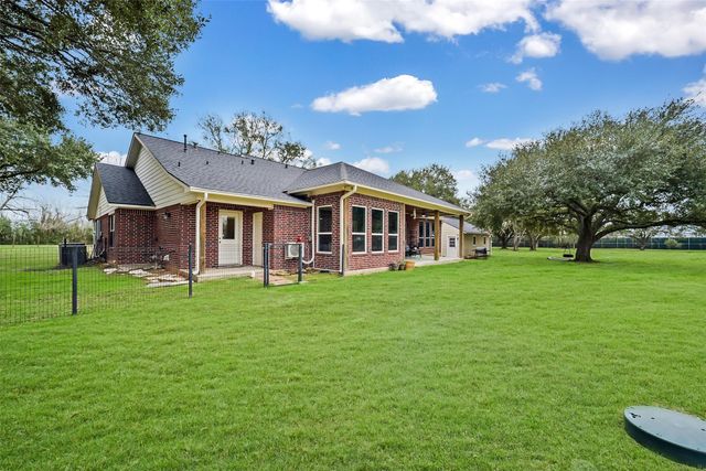 19407 Pine Tree Lane, Waller, TX 77484