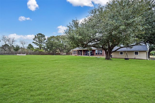 19407 Pine Tree Lane, Waller, TX 77484