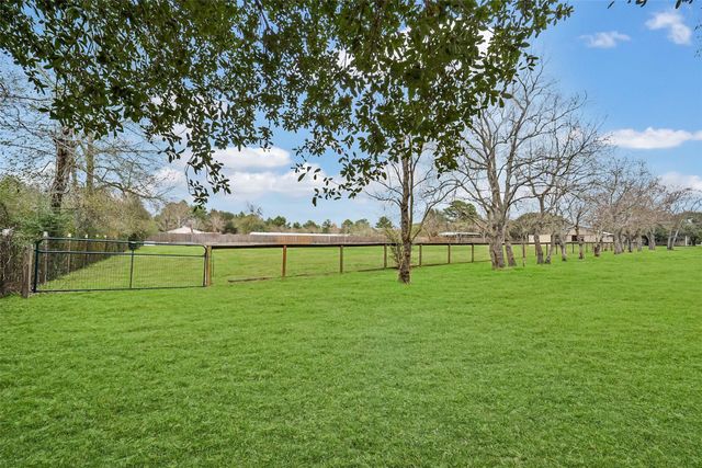 19407 Pine Tree Lane, Waller, TX 77484