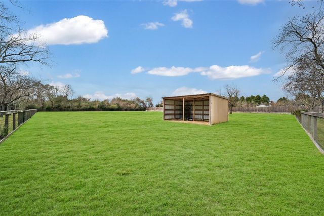 19407 Pine Tree Lane, Waller, TX 77484