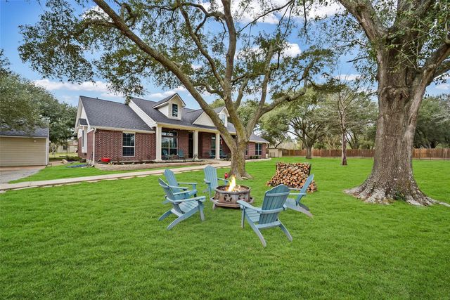 19407 Pine Tree Lane, Waller, TX 77484