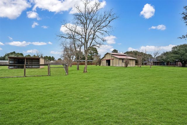 19407 Pine Tree Lane, Waller, TX 77484