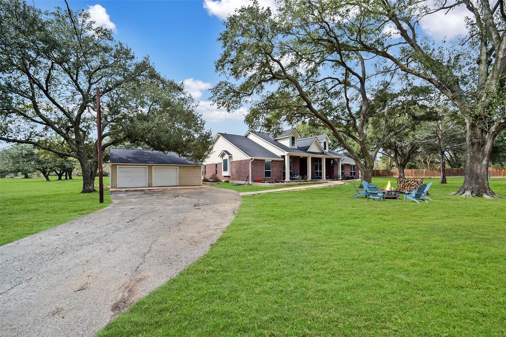 19407 Pine Tree Lane, Waller, TX 77484