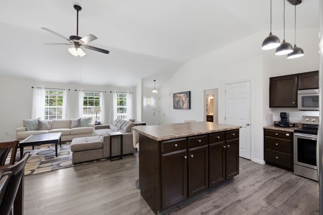 400 Due Ln, Columbia, TN 38401