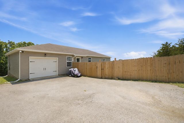 400 Due Ln, Columbia, TN 38401