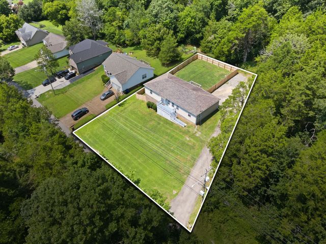 400 Due Ln, Columbia, TN 38401