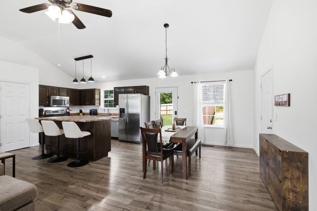 400 Due Ln, Columbia, TN 38401