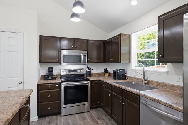 400 Due Ln, Columbia, TN 38401