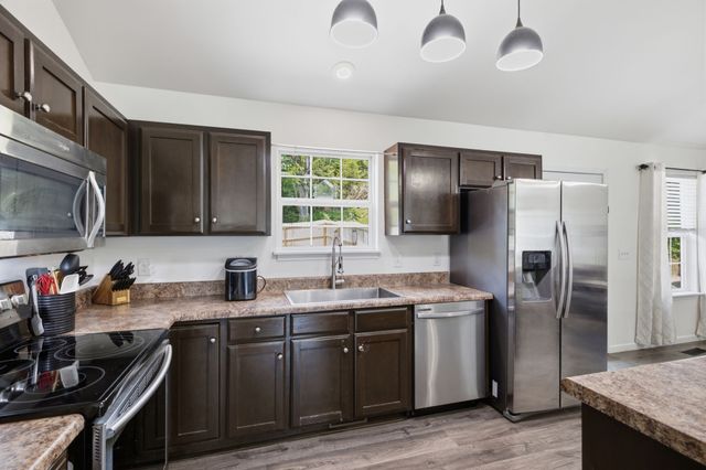 400 Due Ln, Columbia, TN 38401
