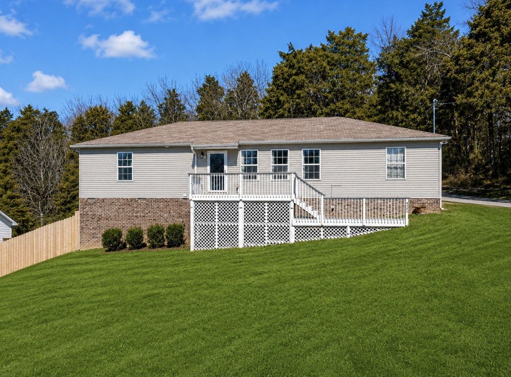 400 Due Ln, Columbia, TN 38401