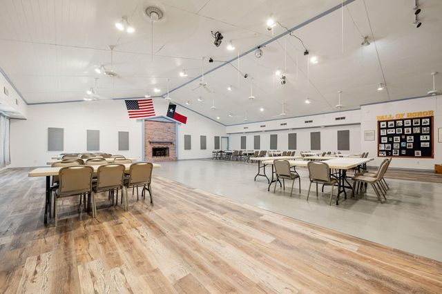 326 W Woodland Shores Drive, Point Blank, TX 77364