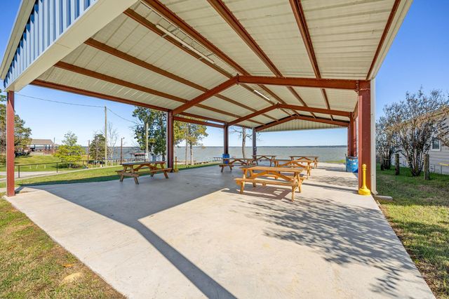 326 W Woodland Shores Drive, Point Blank, TX 77364