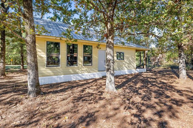 326 W Woodland Shores Drive, Point Blank, TX 77364