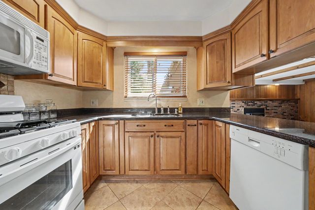 6486 Thorneycroft Drive, Shelby Twp, MI 48316